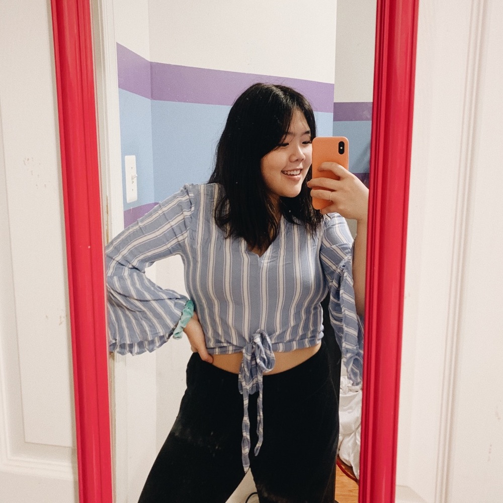 AE bell sleeve tie crop top